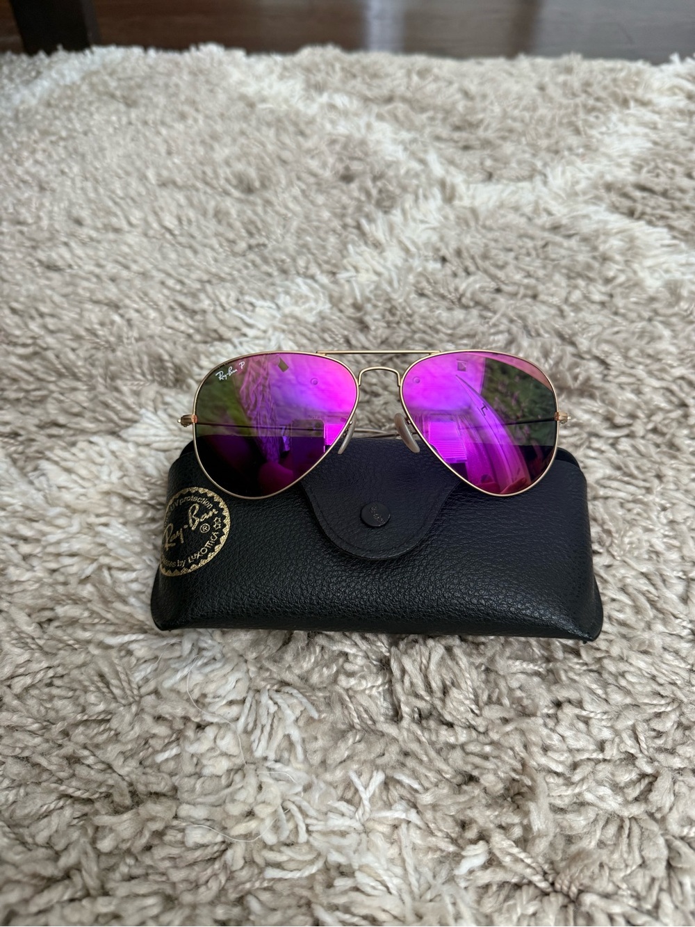 Authentic Ray-Ban Women's polarized Aviator Sunglasses in Pink Mirrored Lenses